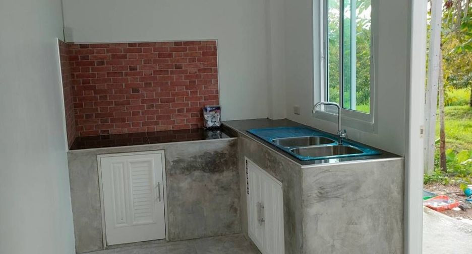 For sale 5 bedrooms house in Pong Nam Ron, Chanthaburi