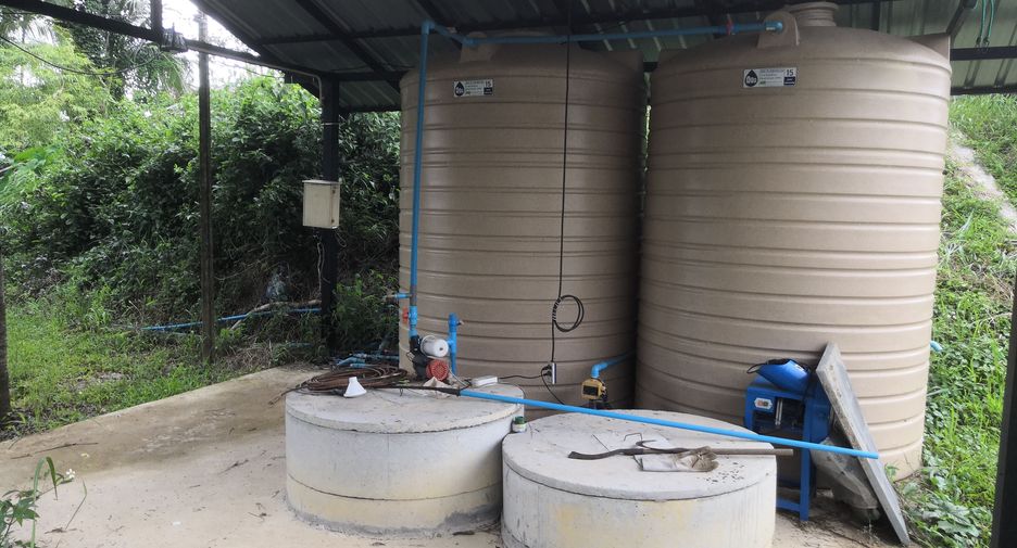For sale 5 bedrooms house in Pong Nam Ron, Chanthaburi