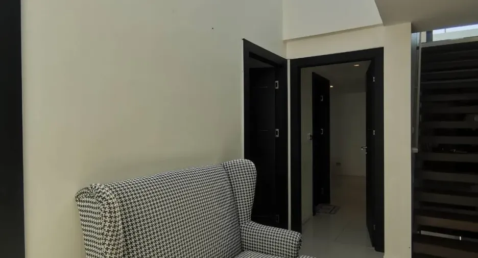 À vendre et à louer 6 chambres villa à Bang Lamung, Chonburi