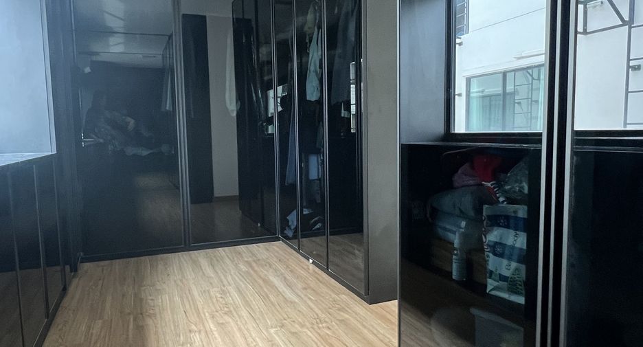 For sale and for rent 3 bedrooms townhouse in Prawet, Bangkok