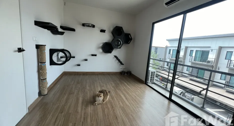 For sale and for rent 3 bedrooms townhouse in Prawet, Bangkok