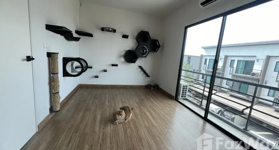 For sale and for rent 3 bedrooms townhouse in Prawet, Bangkok