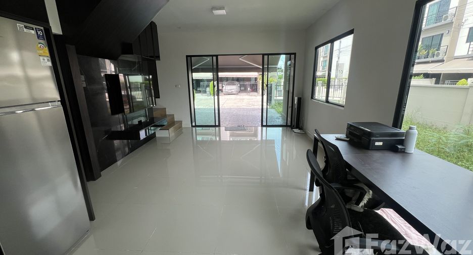 For sale and for rent 3 bedrooms townhouse in Prawet, Bangkok