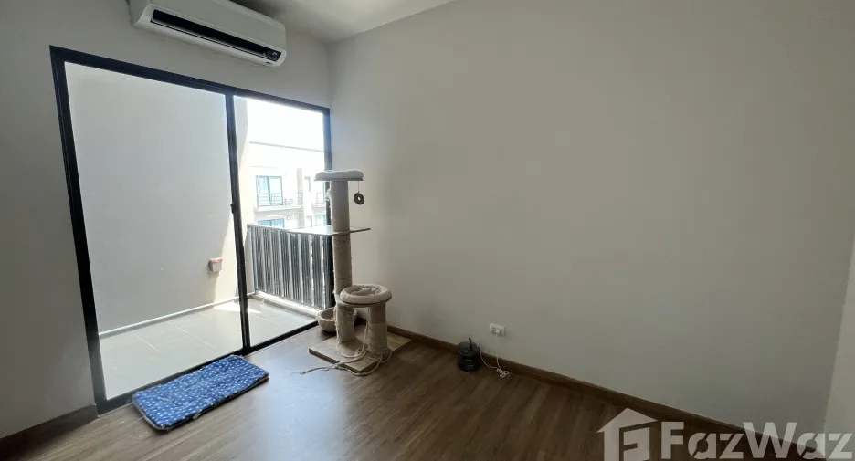 For sale and for rent 3 bedrooms townhouse in Prawet, Bangkok