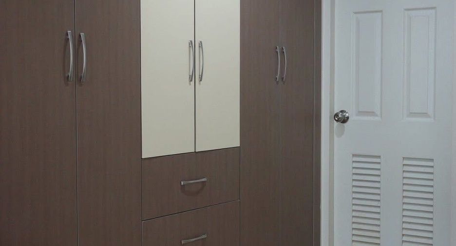 For sale and for rent 4 bedrooms townhouse in Yan Nawa, Bangkok