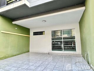 For sale and for rent 3 bedrooms townhouse in Lam Luk Ka, Pathum Thani