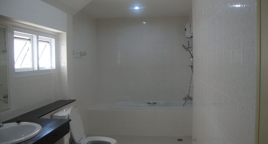 For rent 4 bedrooms house in Mueang Khon Kaen, Khon Kaen