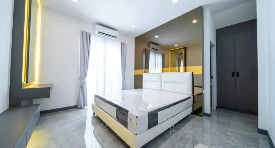 For sale 5 ベッドルーム house in Bang Lamung, Chonburi
