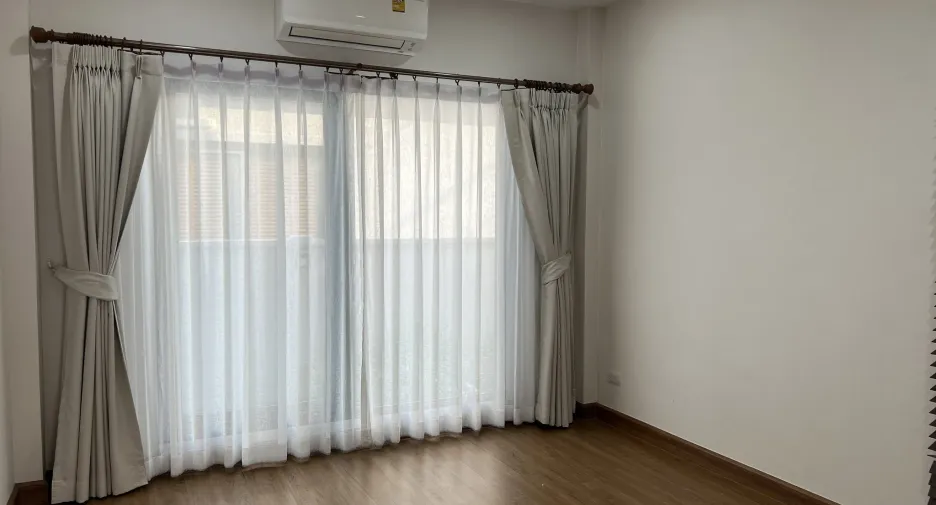 Casa en alquiler de 4 habitaciones en Mueang Pathum Thani, Pathum Thani