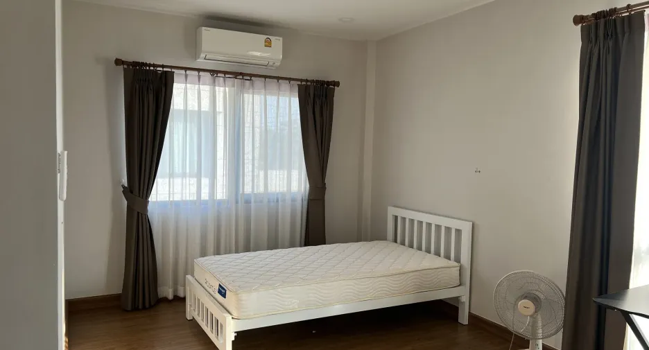 Casa en alquiler de 4 habitaciones en Mueang Pathum Thani, Pathum Thani