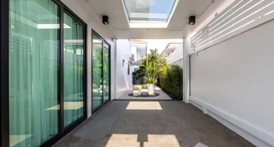 For sale 5 bedrooms villa in Bang Lamung, Chonburi