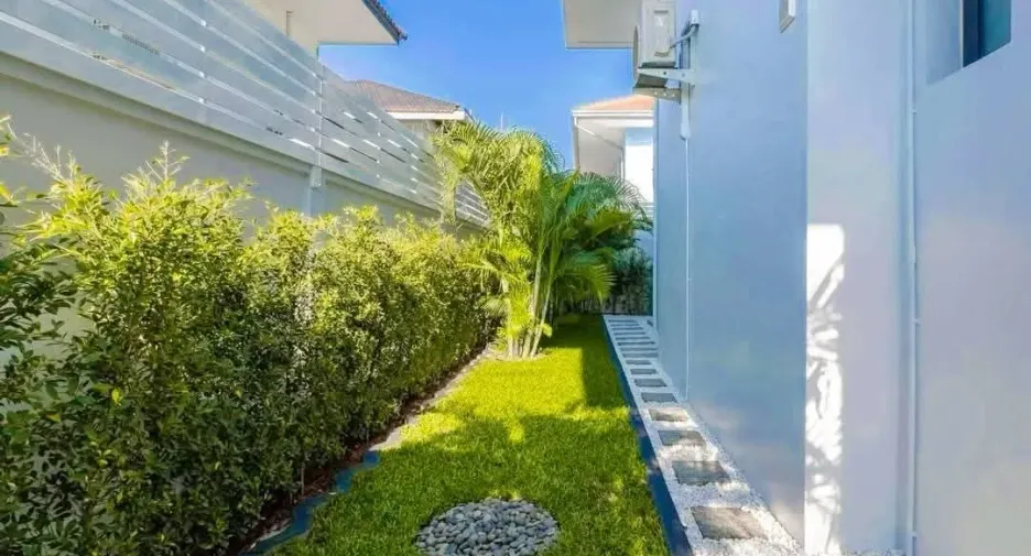 For sale 5 bedrooms villa in Bang Lamung, Chonburi