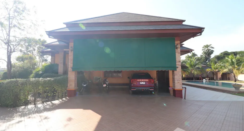 For sale 4 bedrooms house in Mueang Udon Thani, Udon Thani