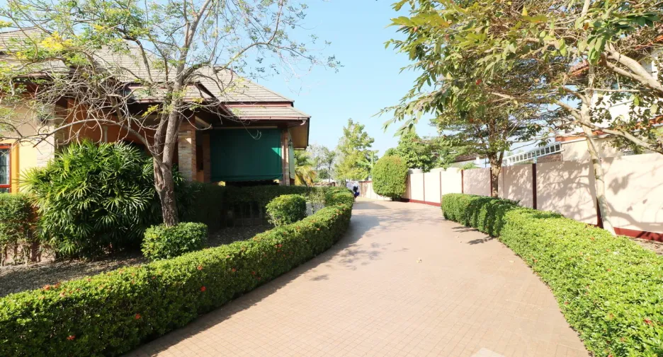 For sale 4 bedrooms house in Mueang Udon Thani, Udon Thani