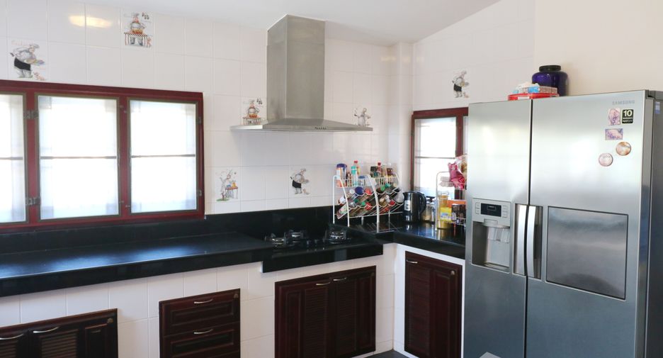 For sale 4 bedrooms house in Mueang Udon Thani, Udon Thani