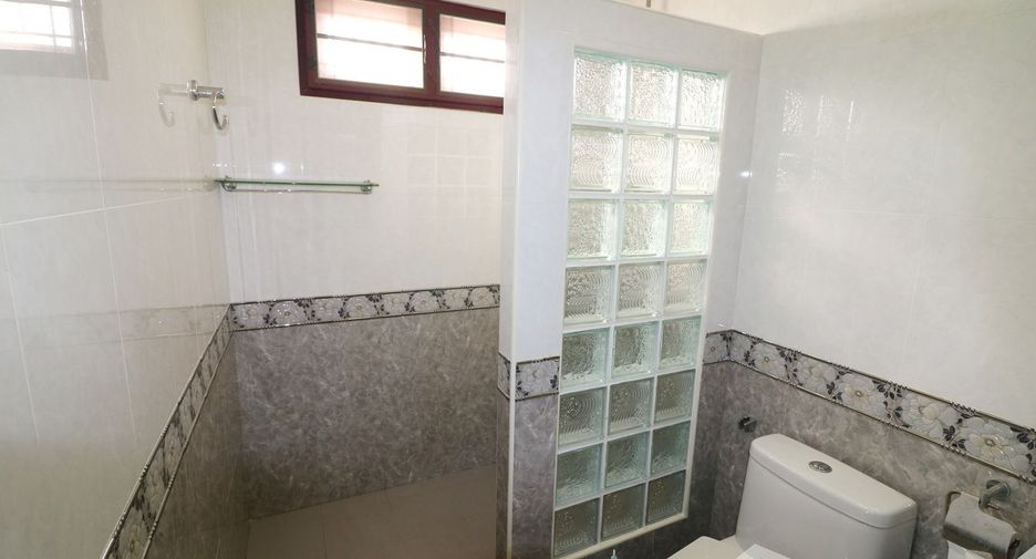 For sale 4 bedrooms house in Mueang Udon Thani, Udon Thani
