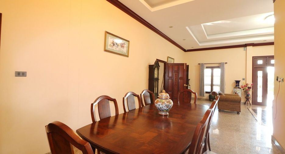 For sale 4 bedrooms house in Mueang Udon Thani, Udon Thani