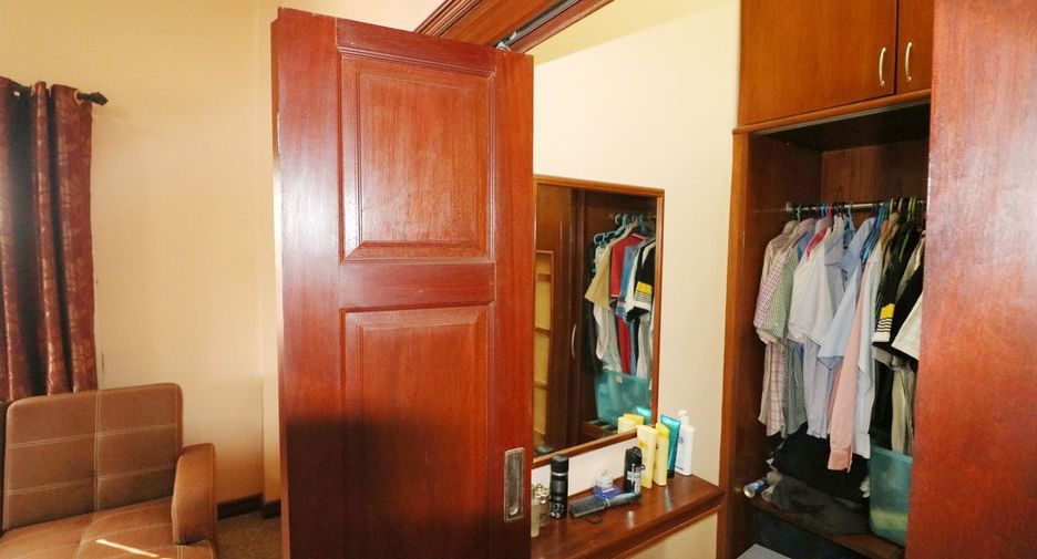 For sale 4 bedrooms house in Mueang Udon Thani, Udon Thani