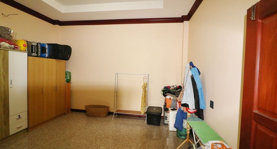 For sale 4 bedrooms house in Mueang Udon Thani, Udon Thani