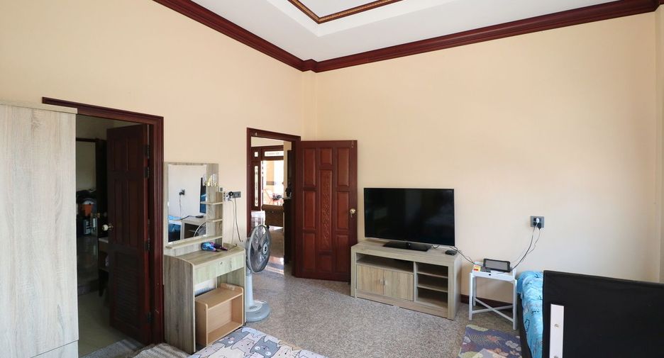 出售 4 卧室 独立屋 在 Mueang Udon Thani, Udon Thani