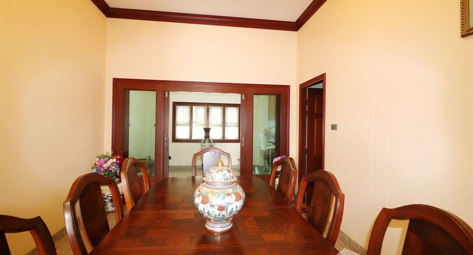 For sale 4 bedrooms house in Mueang Udon Thani, Udon Thani