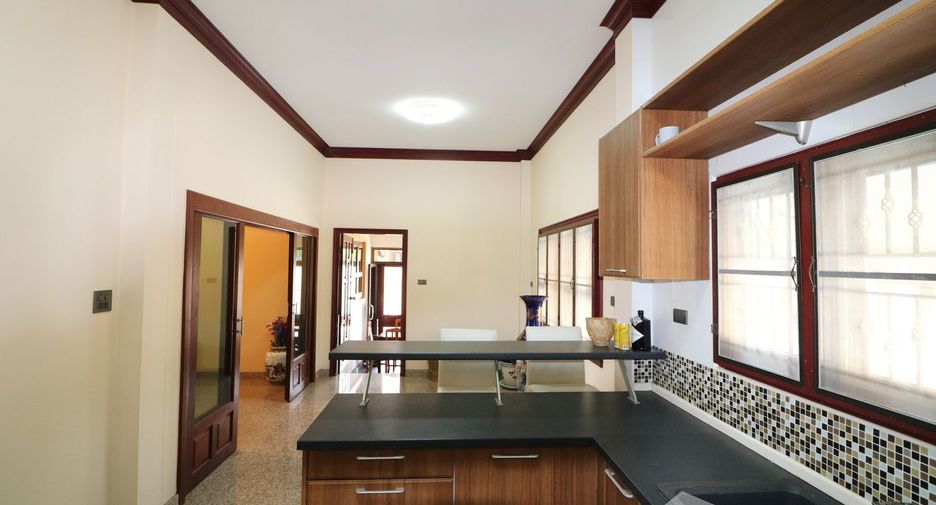 出售 4 卧室 独立屋 在 Mueang Udon Thani, Udon Thani