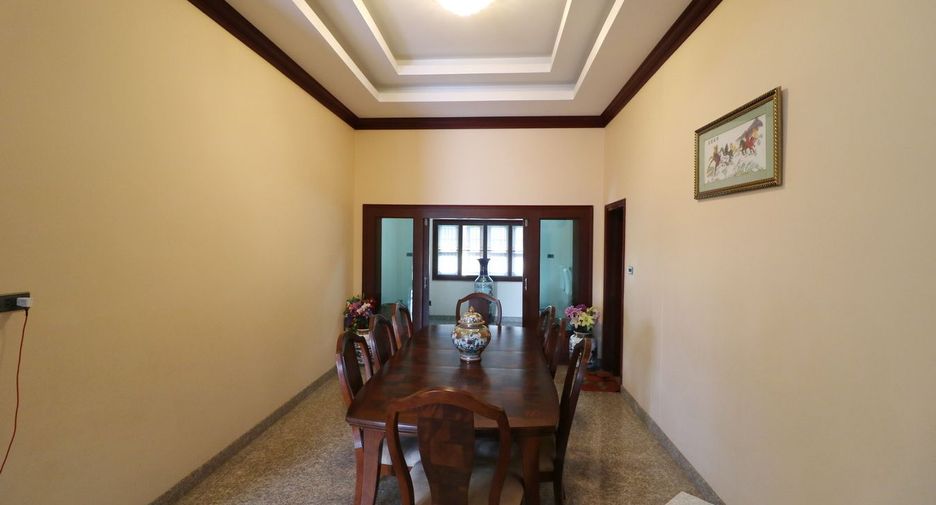 For sale 4 bedrooms house in Mueang Udon Thani, Udon Thani