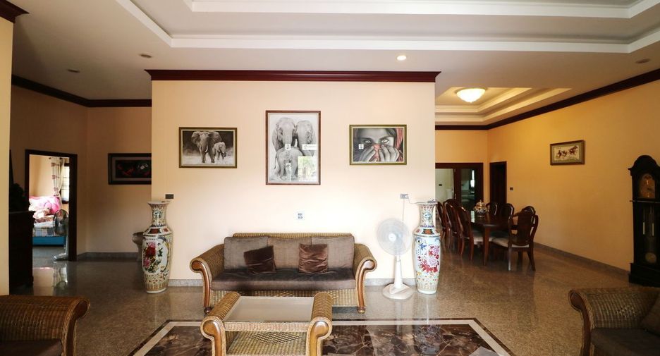 For sale 4 bedrooms house in Mueang Udon Thani, Udon Thani