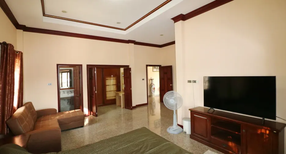 For sale 4 bedrooms house in Mueang Udon Thani, Udon Thani