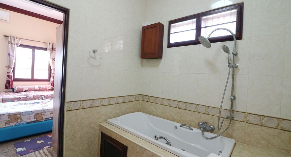 For sale 4 bedrooms house in Mueang Udon Thani, Udon Thani