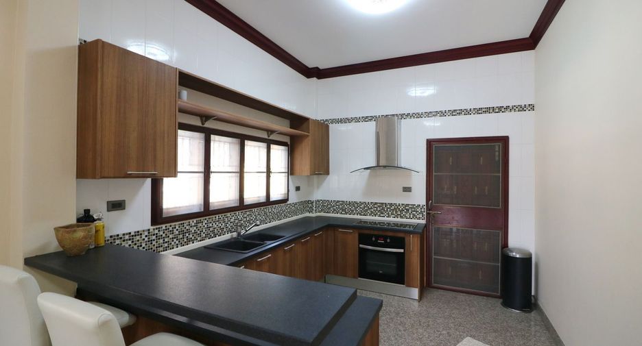 For sale 4 bedrooms house in Mueang Udon Thani, Udon Thani