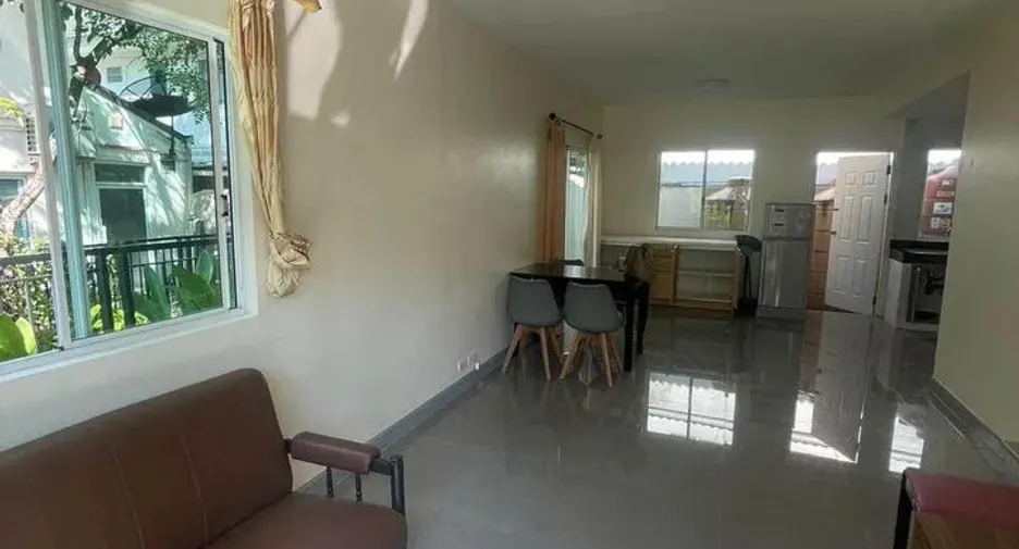 For rent 3 bedrooms townhouse in Thalang, Phuket