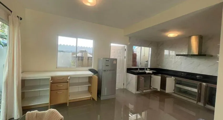 For rent 3 bedrooms townhouse in Thalang, Phuket