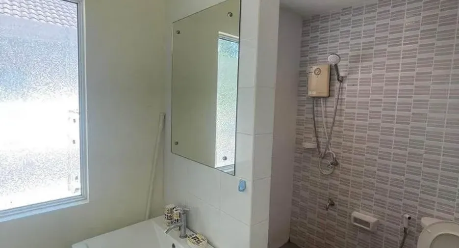 For rent 3 bedrooms townhouse in Thalang, Phuket
