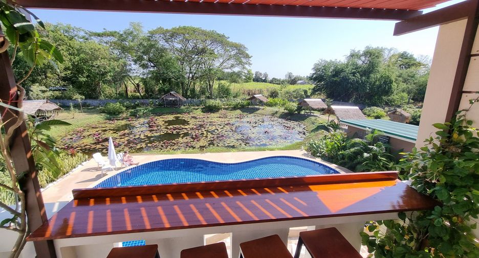For sale 9 bedrooms house in Kumphawapi, Udon Thani