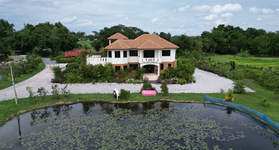 For sale 9 bedrooms house in Kumphawapi, Udon Thani