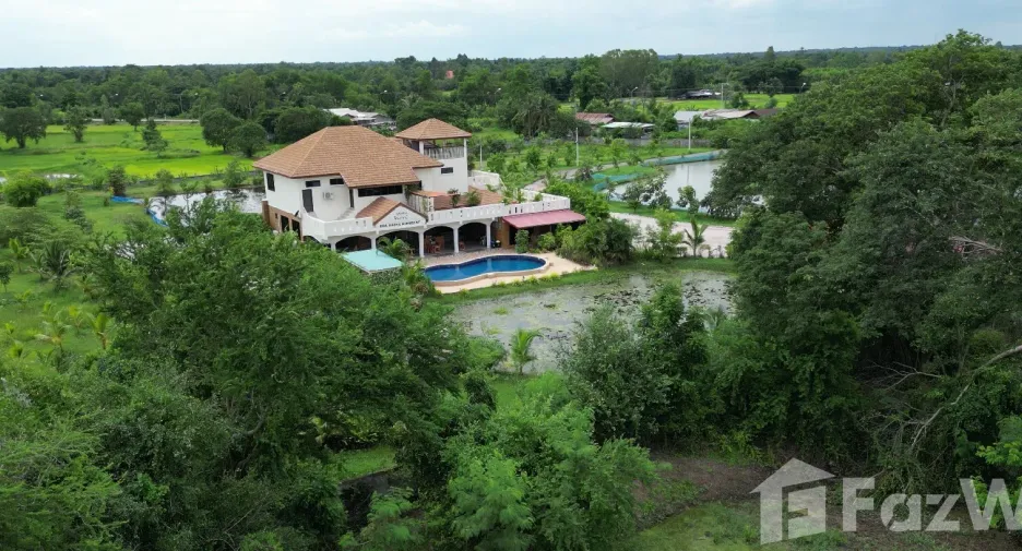 For sale 9 bedrooms house in Kumphawapi, Udon Thani