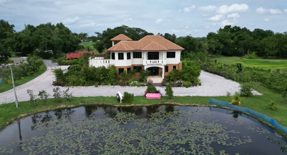 For sale 9 bedrooms house in Kumphawapi, Udon Thani