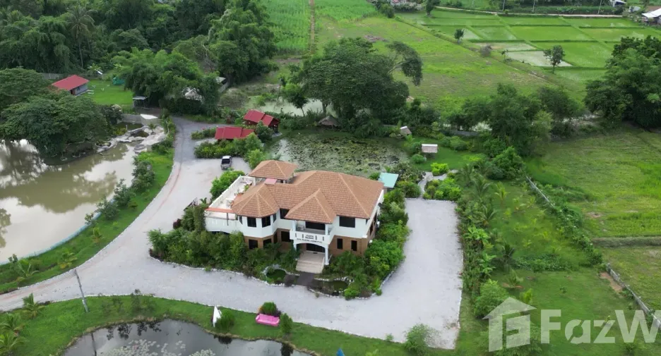 For sale 9 bedrooms house in Kumphawapi, Udon Thani