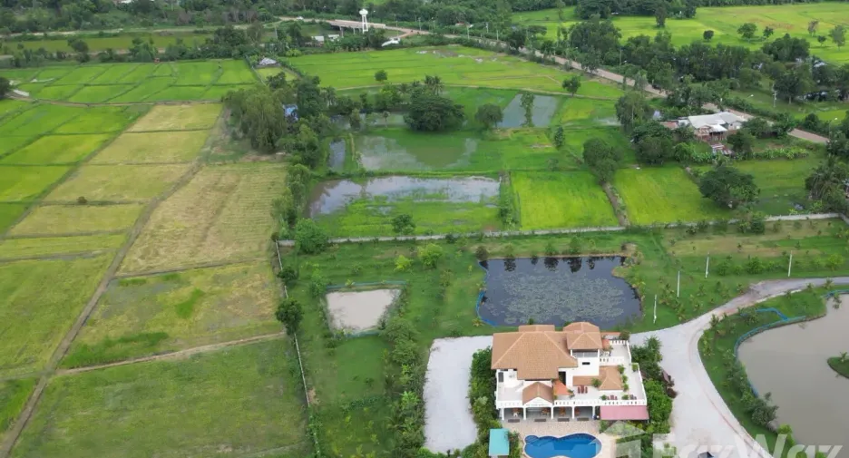 For sale 9 bedrooms house in Kumphawapi, Udon Thani