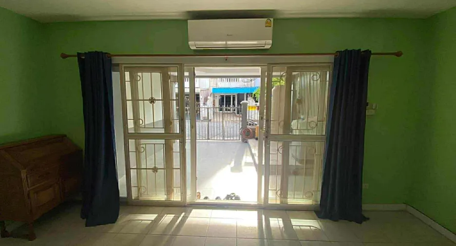 For sale 2 bedrooms townhouse in Bang Lamung, Chonburi