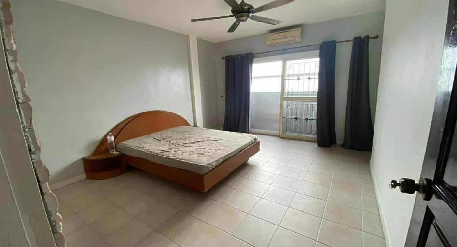 For sale 2 bedrooms townhouse in Bang Lamung, Chonburi