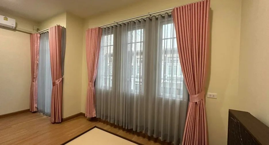 For rent 3 bedrooms townhouse in Mueang Khon Kaen, Khon Kaen