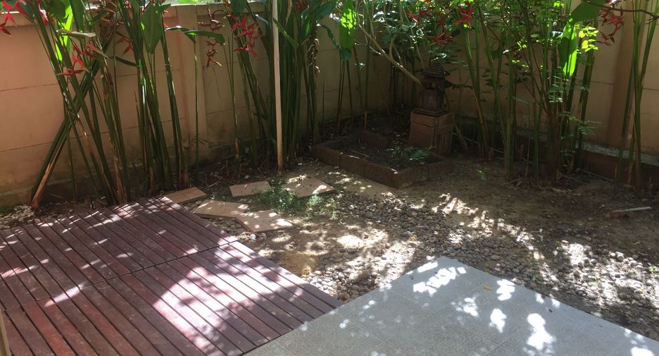 For sale 3 bedrooms townhouse in Bang Kapi, Bangkok