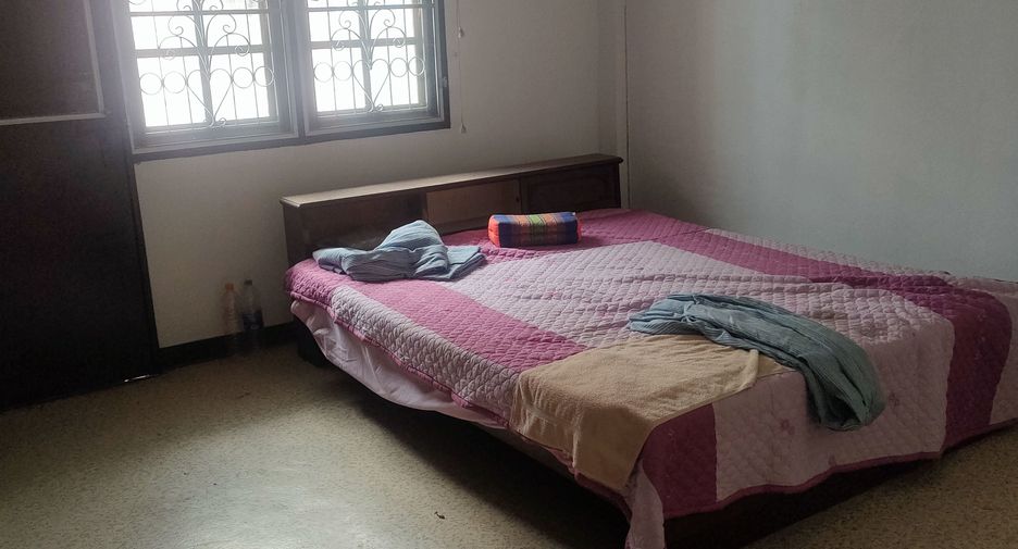 For sale 4 bedrooms townhouse in Bang Khen, Bangkok