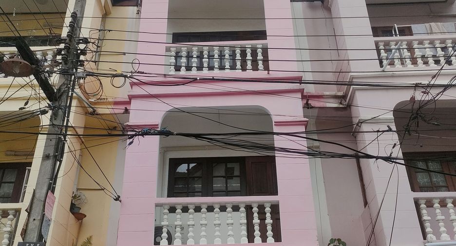 For sale 4 bedrooms townhouse in Bang Khen, Bangkok