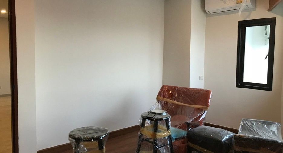 For sale 3 bedrooms condo in Watthana, Bangkok