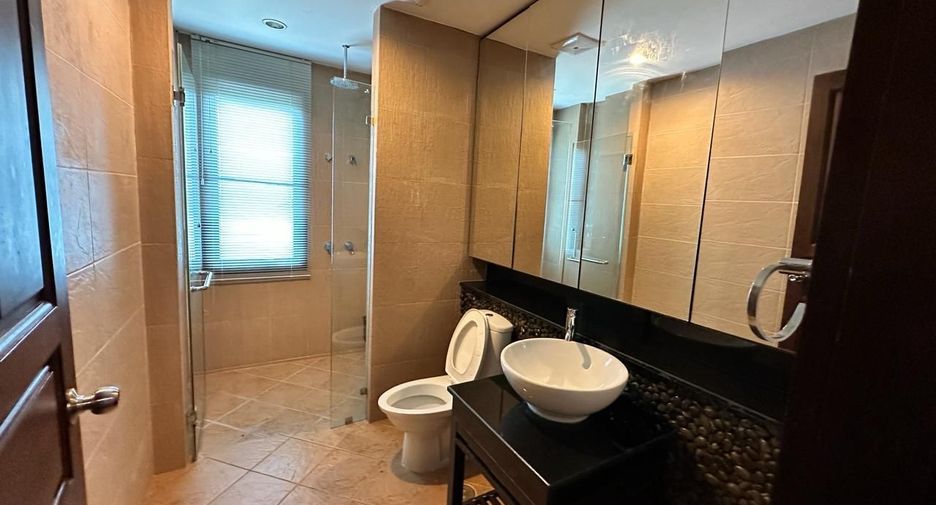 For rent 4 bedrooms house in Bang Lamung, Chonburi