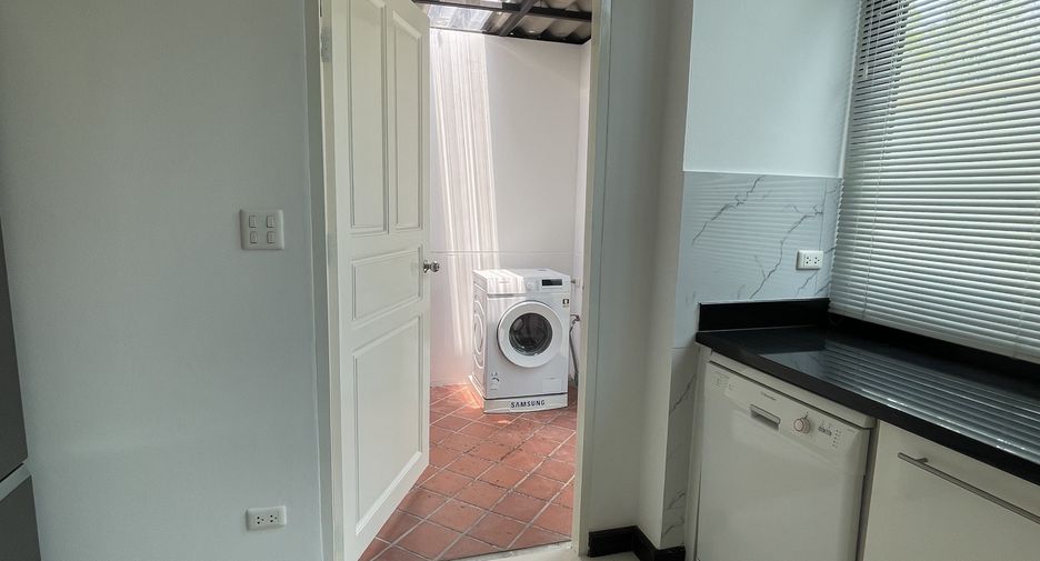 For rent 4 bedrooms house in Bang Lamung, Chonburi