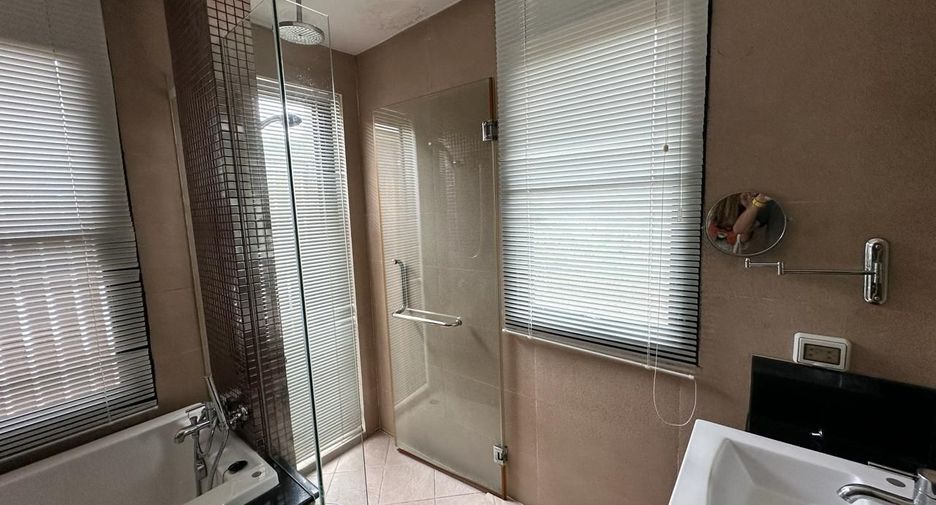 For sale and for rent 4 bedrooms house in Bang Lamung, Chonburi